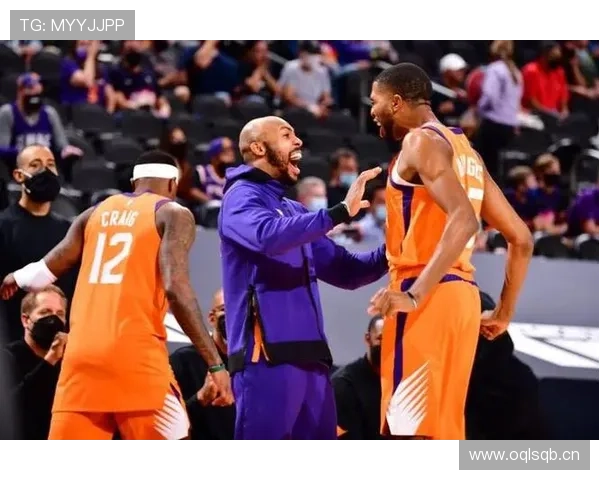 刷到保罗·乔治的早餐图，那摆设豪得离谱——茶杯看着比我几个月工资还贵