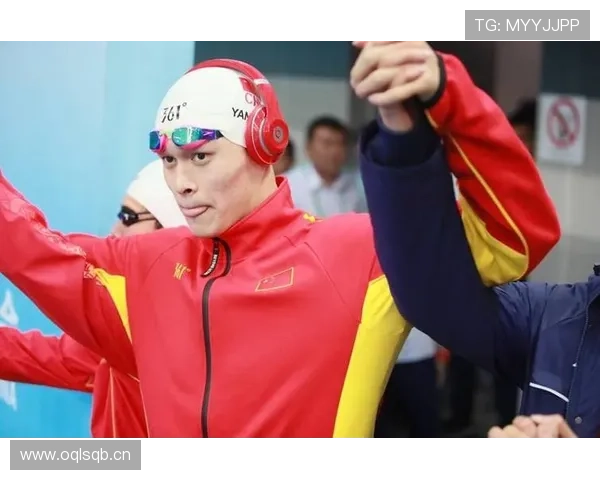 孙杨赛场上像猛兽，休息日居然这么爱穿粉色睡衣？